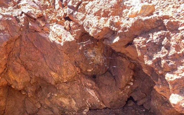 Mount Flora drilling confirms near-surface gold for Kin Mining