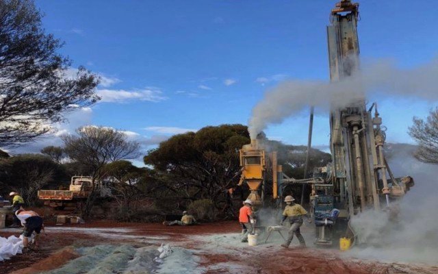 Alt Resources identifies high-grade gold along strike of VB pit within Bottle Creek tenements