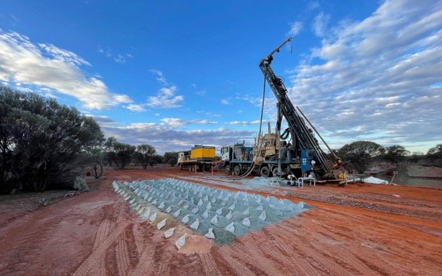 Alto Metals extends Indomitable East gold target at Sandstone with latest results