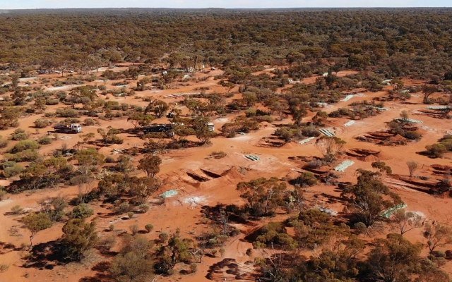 Apollo Consolidated discovers new gold prospect at Lake Rebecca