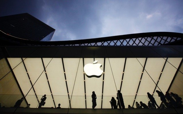 Apple swells to US$1 trillion market cap despite diminishing market share