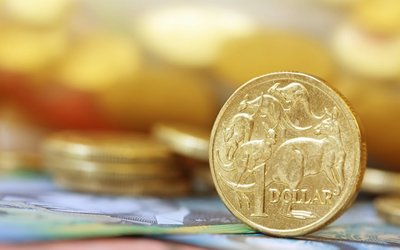 Market wrap: Aussie dollar shines but share market slips