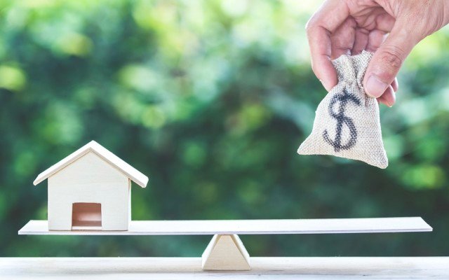 Australian house prices in a delicate balancing act