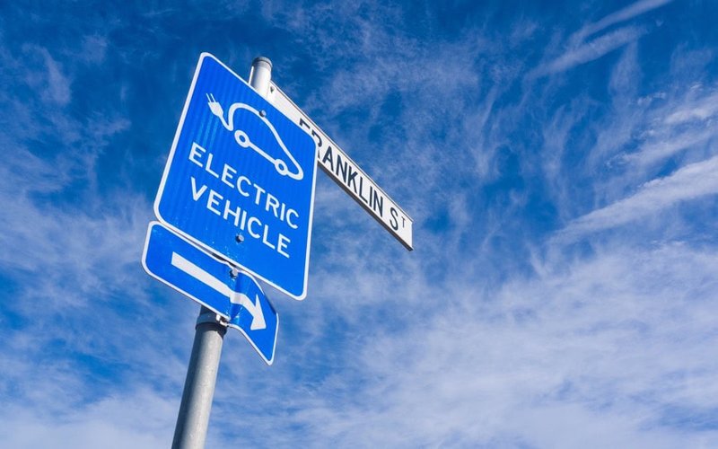 Australia’s road funding crisis worsens while EVs stay untaxed