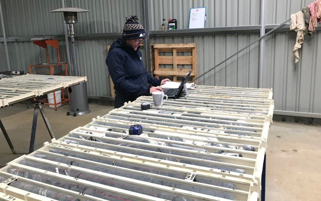 Carawine Resources confirms copper-gold porphyry mineralisation at Hill 800 deposit