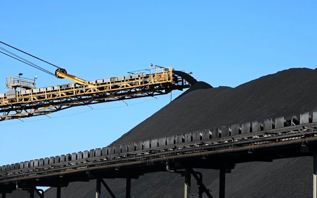 China coal ban sounds alarm bells and slams Australian dollar