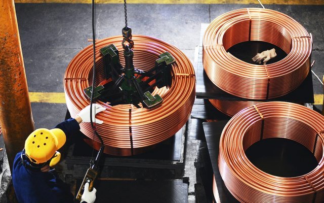 Copper price heads up on easing trade tensions and eroding inventories