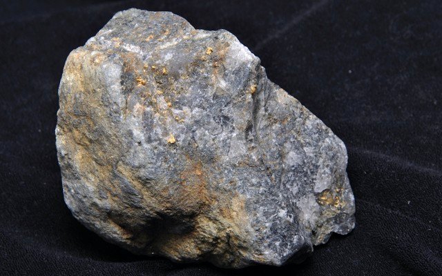 Core Lithium identifies high grade and visible gold in rock chips at Bynoe