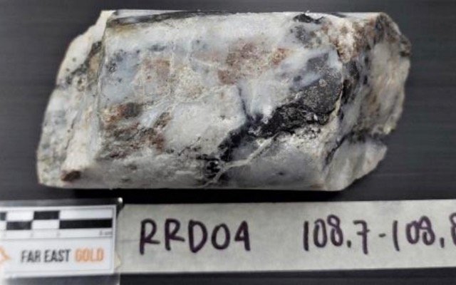 Far East Gold observes gold-silver bearing minerals in Woyla drill core