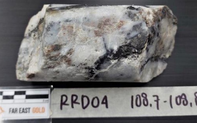 Far East Gold observes gold-silver bearing minerals in Woyla drill core