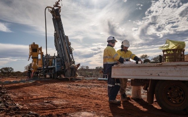 Gateway Mining reveals new high-grade assays at Julias oxide gold discovery