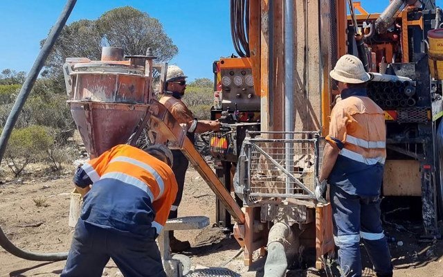 Heavy Minerals’ maiden drilling expands footprint of Port Gregory garnet project