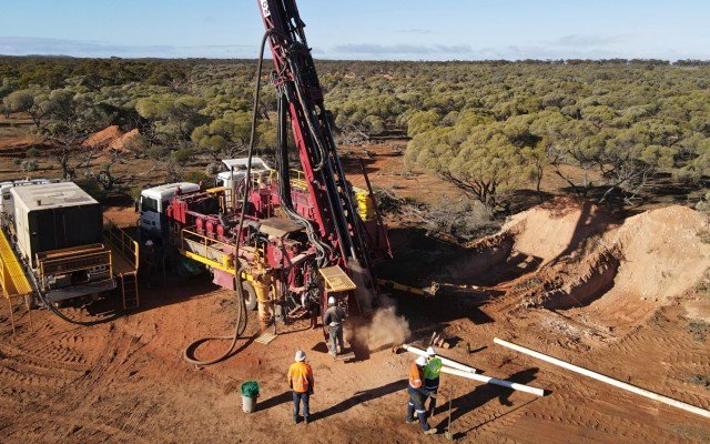 Investigator Resources expands drilling program to four silver satellite targets at Paris project