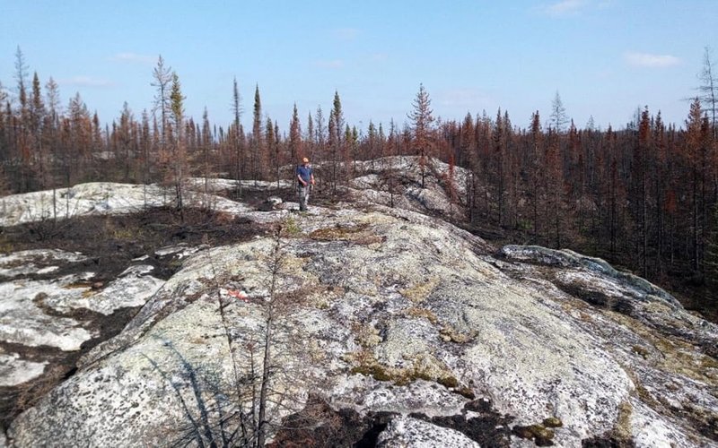 James Bay Minerals discovers new pegmatite swarm at Aero prospect