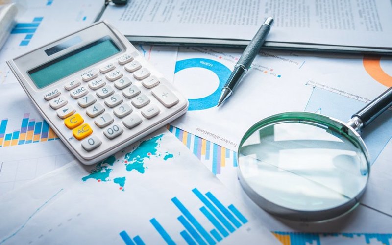 Lower dividends loom for ASX investors as record share prices redefine yields