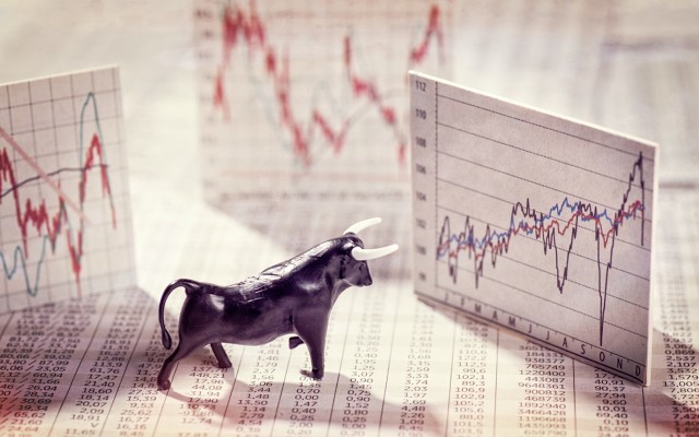 Macquarie sees commodities mini-upcycle beginning, names 27 ASX stocks that could outperform