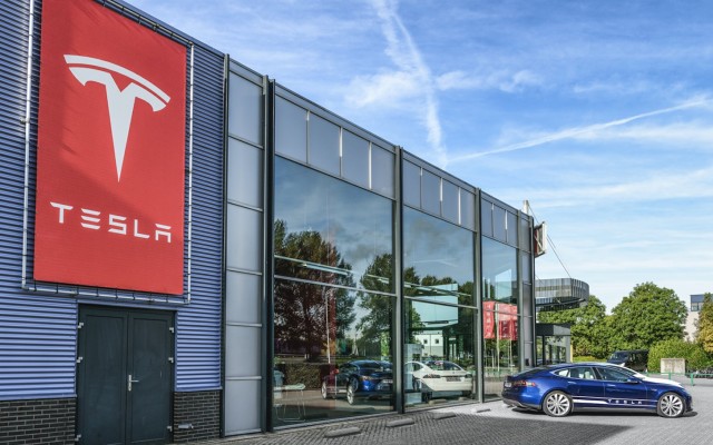 Magnis Energy strikes anode active materials offtake deal with Tesla