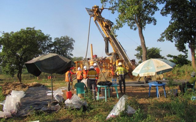 Mako Gold secures two rigs for drilling at Napié project