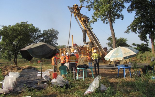 Mako Gold secures two rigs for drilling at Napié project