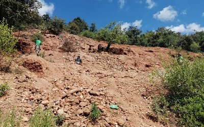 Megado’s geologists discover visible gold during fieldwork at Chakata