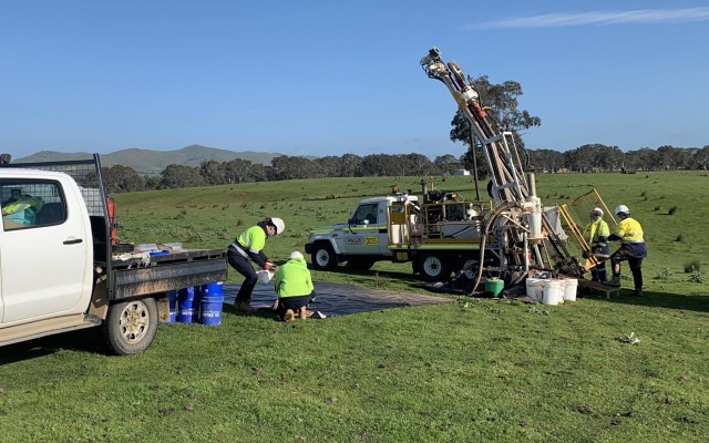 Navarre Minerals hits new quartz reef structure of visible gold at St Arnaud project