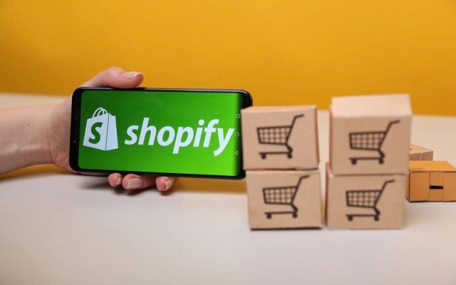 Netccentric integrates with Shopify enabling merchants to sell products via live video streaming