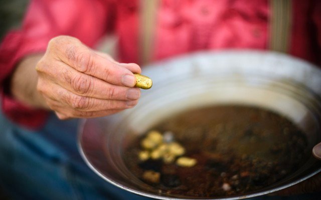 Prospector uncovers 203 gold nuggets at Coziron Resources’ Croydon project in Pilbara