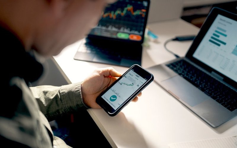 SelfWealth receives competing takeover bid as AxiCorp tops Bell Financial proposal