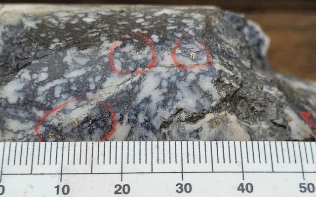 Southern Cross hits wide, high-grade gold zone at Sunday Creek