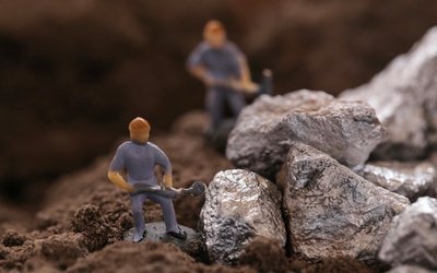 The big money chasing nickel small caps