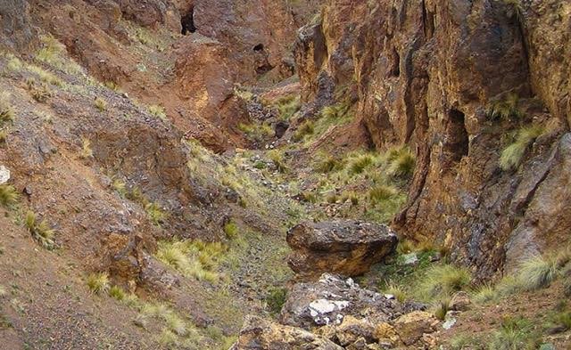 Valor Resources strikes high grade silver and copper in Peru