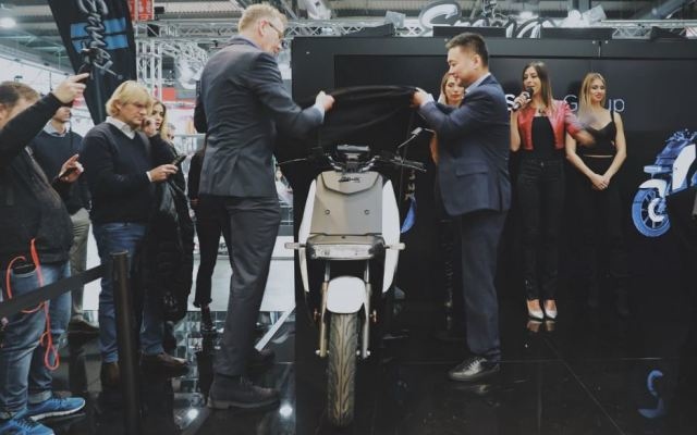 Vmoto unveils two new electric scooters at EICMA Motorcycle Show