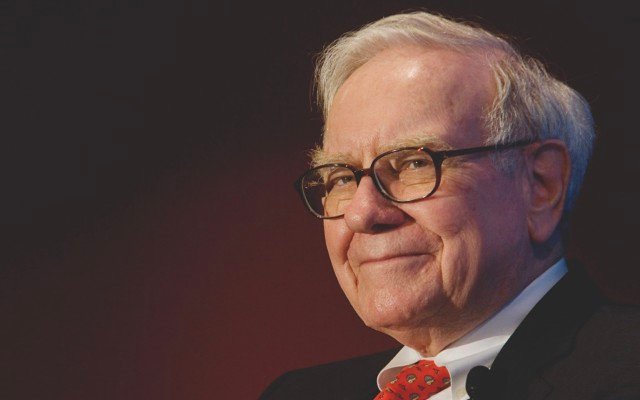 Warren Buffett is once again king of the share market with his US$128 billion pile of cash