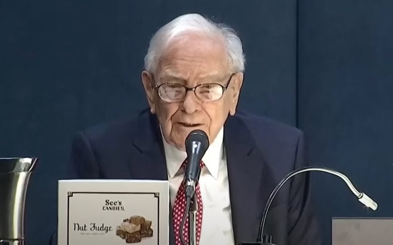 Warren Buffett warns on AI as Berkshire Hathaway’s cash pile nears US$200 billion