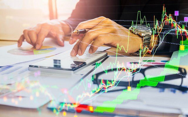 Weekly review: late rally saves markets as Aussie dollar continues its fall