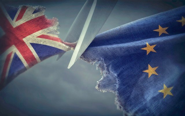 Weekly review: market slips as Brexit and Chinese/US trade decisions delayed