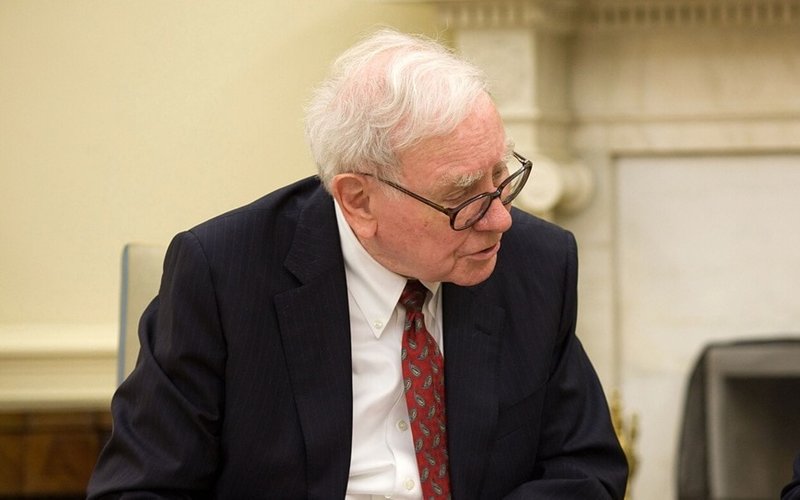 Why Warren Buffett will never trade shares quickly